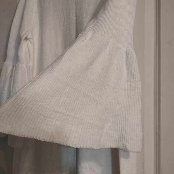 NWOT Sweater Winter White Size M - Picture 10 of 13
